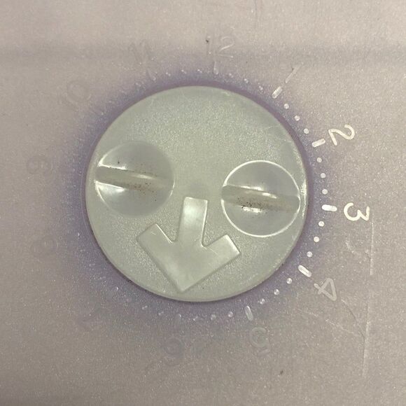 Tupperware Square Lid with Manual Clock Purple 9" - Picture 3 of 5